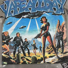 VARE ALL DAY Day Graphic Tee