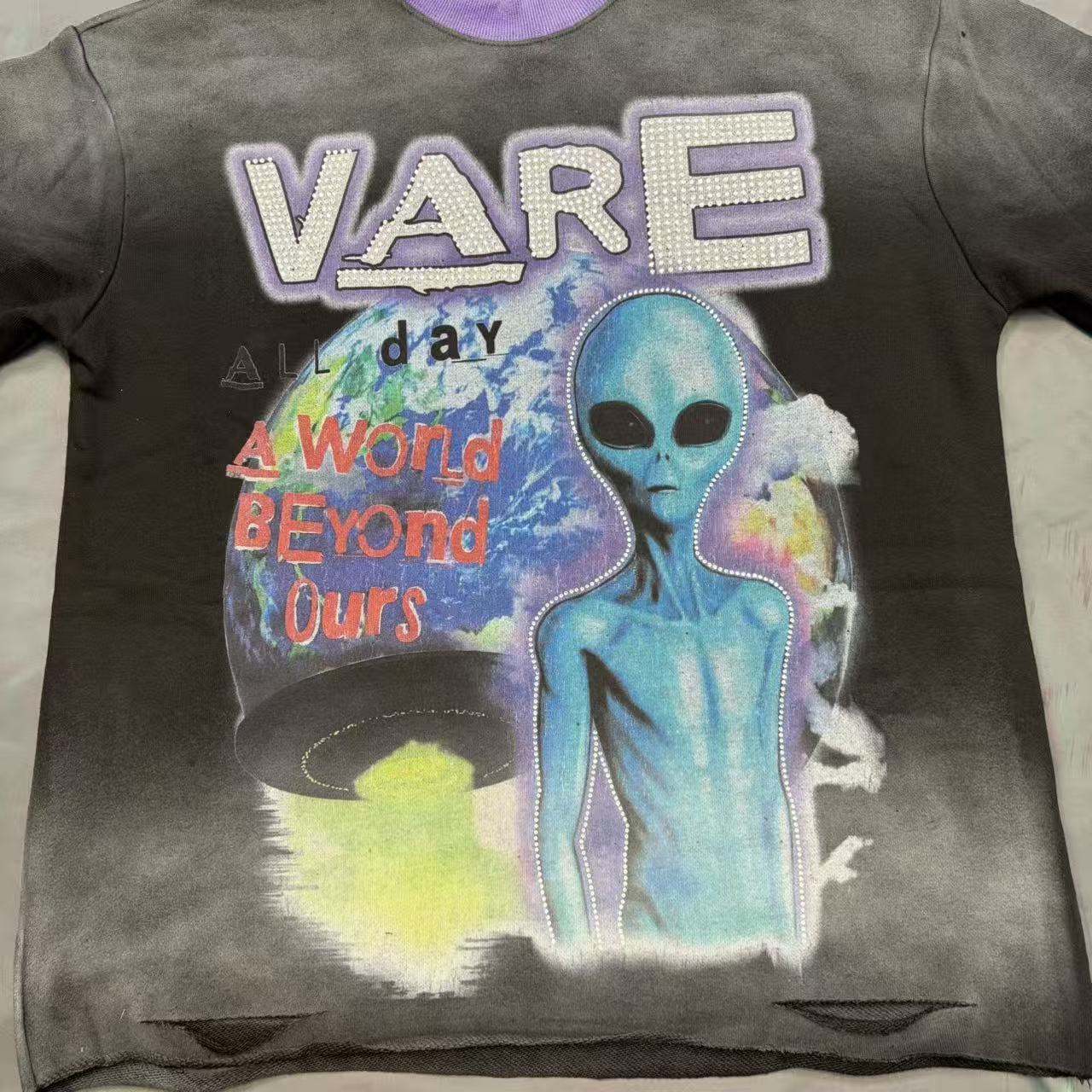 VARE ALL DAY Monster Graphic Tee