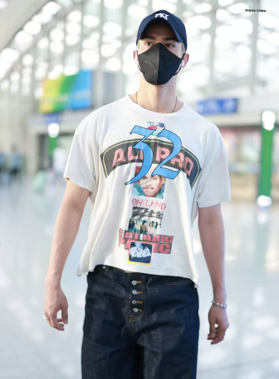 Paly Hollywood Creative Line Graphic T-Shirt